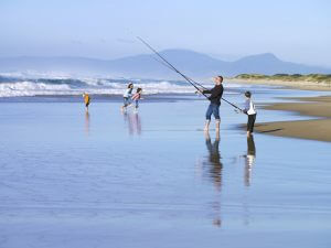 Fishing-on-the-beach-at-St-Helens-Point-Tourism-Tasmania-Glenn-Gibson